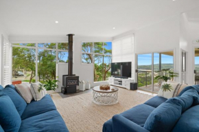 Copacabana beachside retreat with views